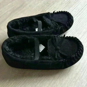 Black slippers with fur inside size 9 toddler